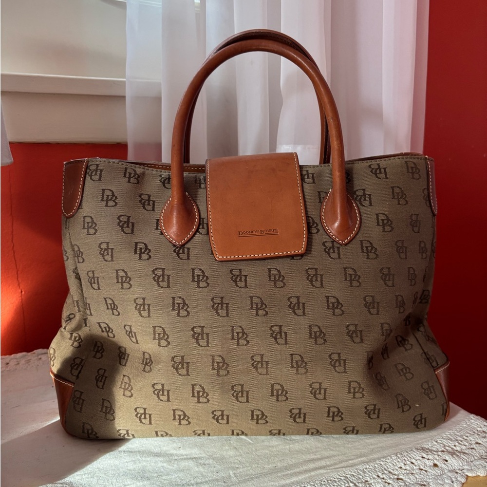 Dooney & Bourke Tote